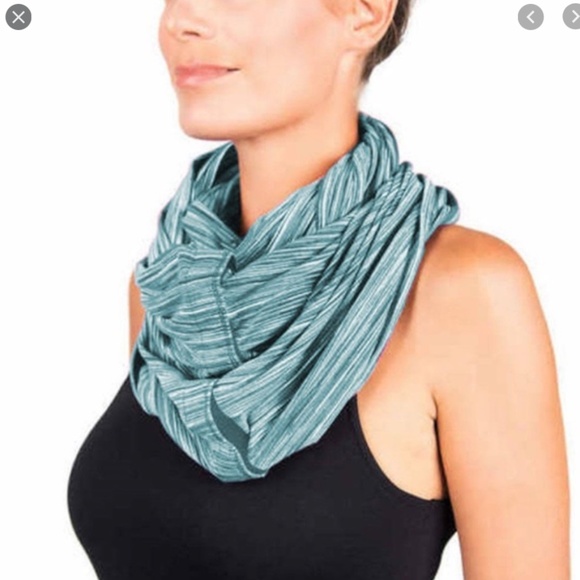 Champion Infinity Scarf - Picture 1 of 4